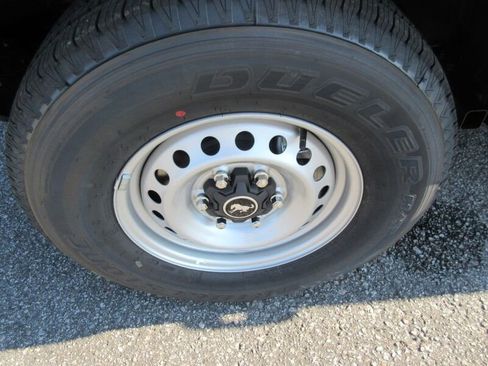 New 2025 Ford Bronco 4-Door image 9