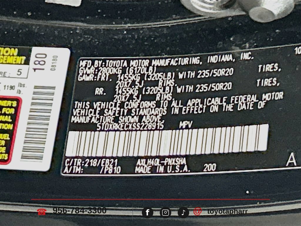 Used 2025 Toyota Sienna XSE FWD image 32