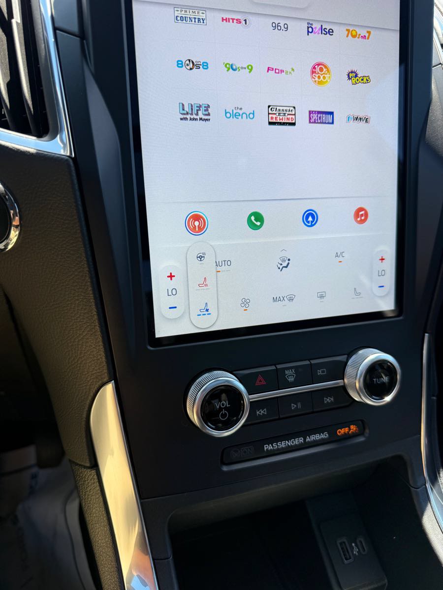 Used 2022 Ford Edge Titanium w/ Equipment Group 301A AWD/4WD image 21