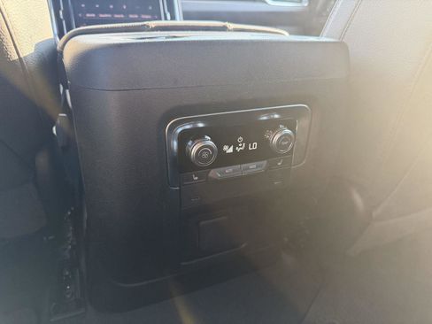 Used 2025 GMC Yukon Denali AWD/4WD image 10