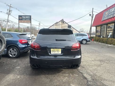 Used 2014 Porsche Cayenne Turbo S image 6