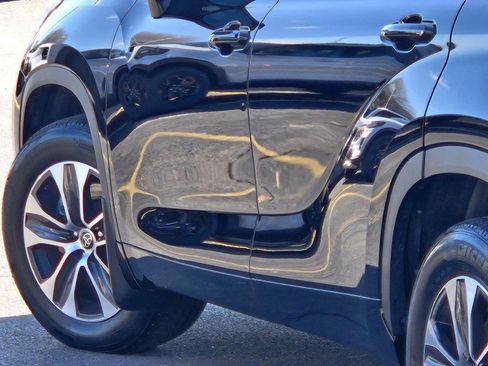 Used 2020 Toyota Highlander XLE image 17