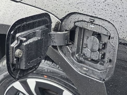 Used 2024 Toyota bZ4X XLE w/ Weather Package image 27