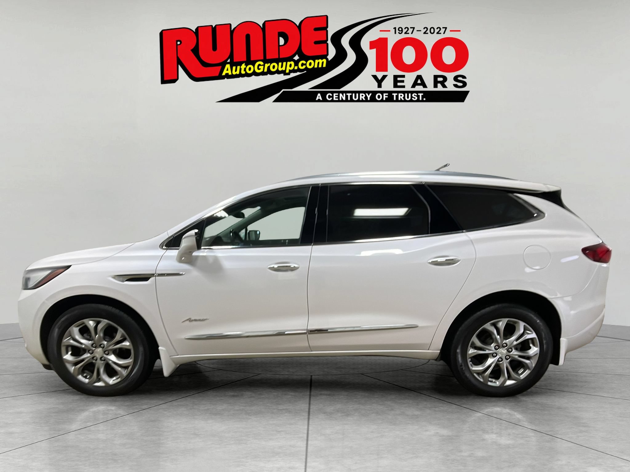 Used 2021 Buick Enclave Avenir w/ Avenir Technology Package AWD/4WD image 2