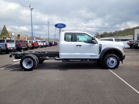 New 2026 Ford F550 4x4 Supercab Super Duty image 4