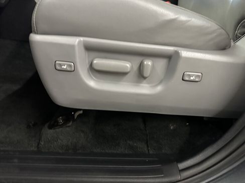 Used 2014 Toyota Sequoia Platinum image 29