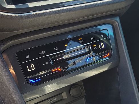 Used 2022 Volkswagen Tiguan SE R-Line image 25