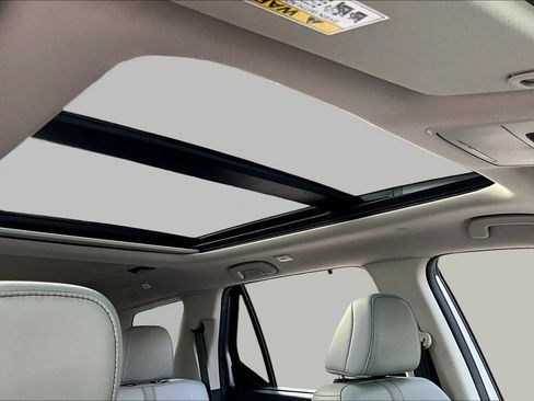 Certified 2025 Honda Pilot Touring image 20