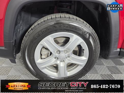 Used 2023 Jeep Compass Sport image 9