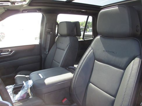 New 2026 GMC Yukon Denali w/ Denali Reserve Package AWD/4WD image 12