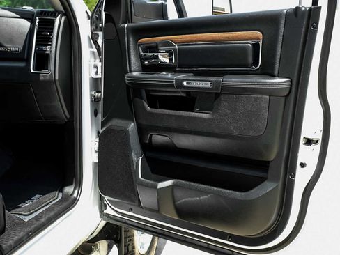 Used 2018 RAM 1500 Laramie w/ Convenience Group AWD/4WD image 42