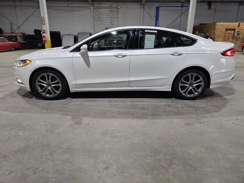 Used 2017 Ford Fusion SE w/ Equipment Group 201A image 6