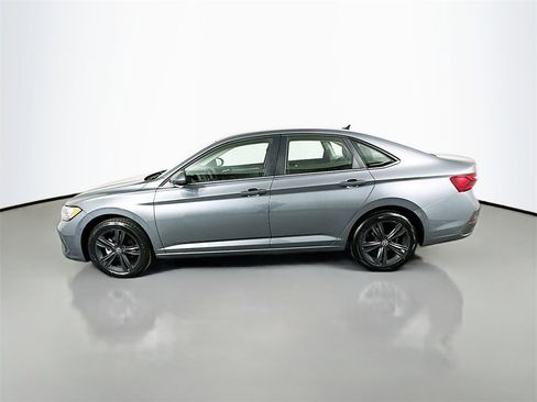 Used 2023 Volkswagen Jetta SE image 7