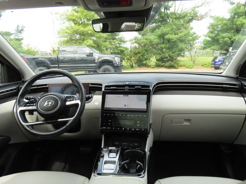 Used 2024 Hyundai Tucson Limited AWD/4WD image 16