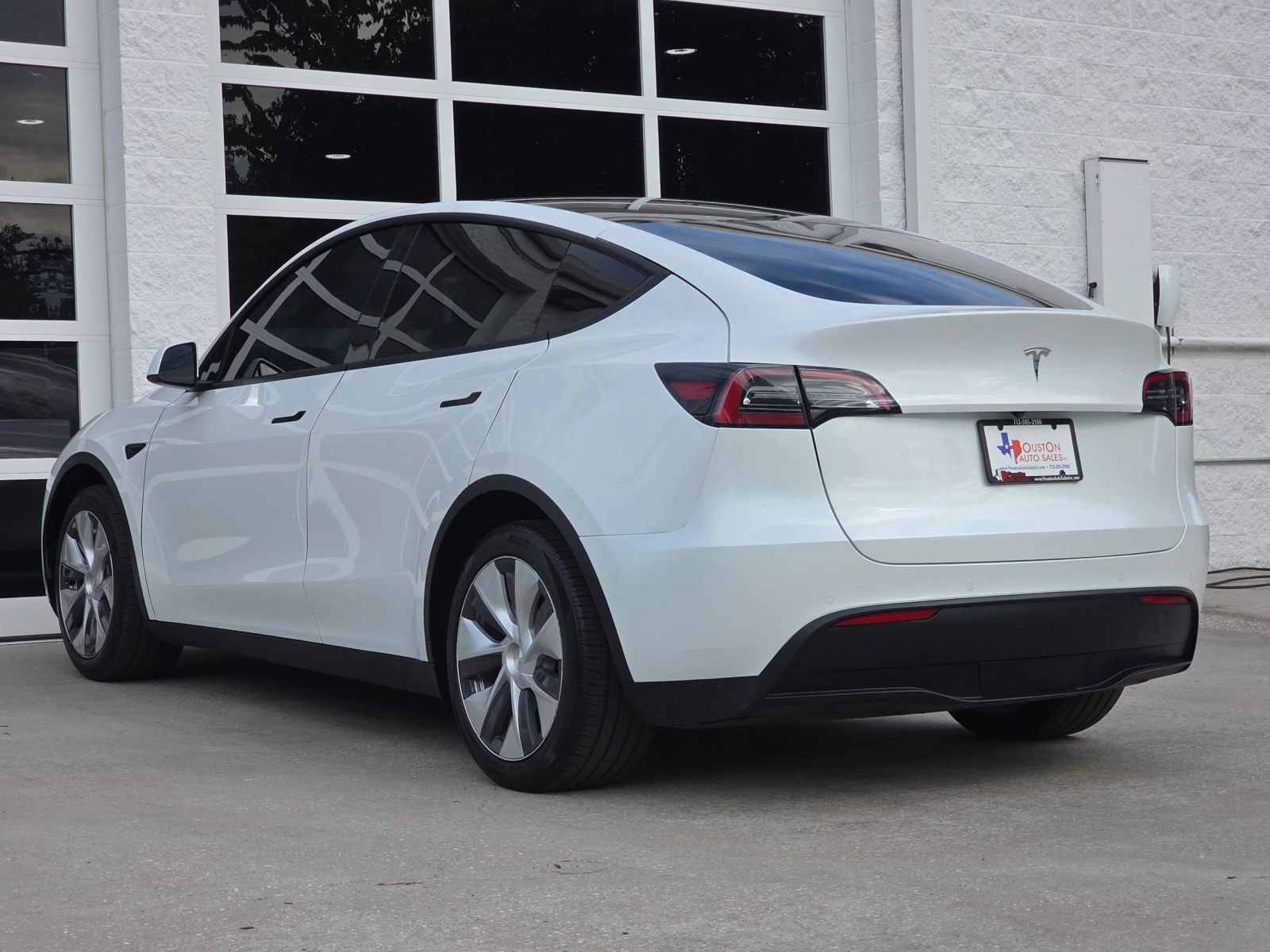 Used 2022 Tesla Model Y Long Range AWD/4WD image 5