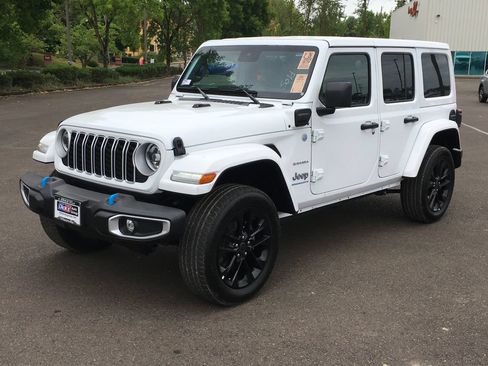 Used 2024 Jeep Wrangler Unlimited Sahara AWD/4WD image 1