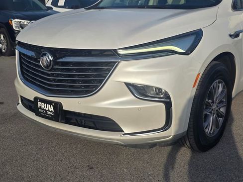 Used 2023 Buick Enclave Essence image 9