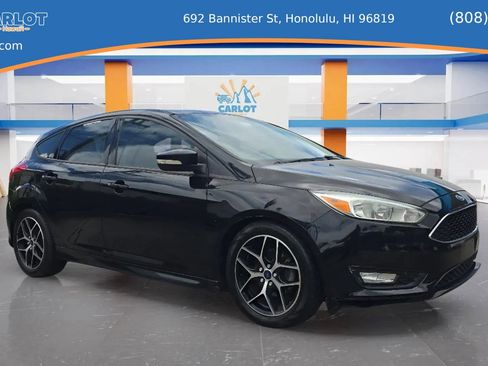 Used 2016 Ford Focus SE w/ SE Sport Package FWD image 7