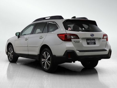 Used 2018 Subaru Outback 2.5i Limited image 3
