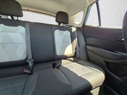 Used 2025 Chevrolet Trax LS w/ LS Convenience Package FWD image 6
