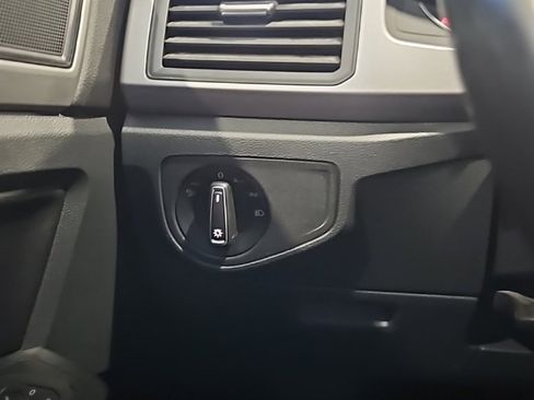 Used 2021 Volkswagen Atlas SE image 33