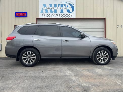 Used 2015 Nissan Pathfinder S image 13