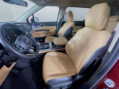 Used 2023 Kia Carnival LX image 20