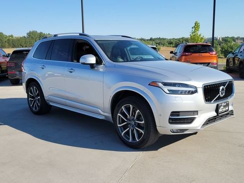Used 2017 Volvo XC90 T6 Momentum w/ Vision Package AWD/4WD image 4