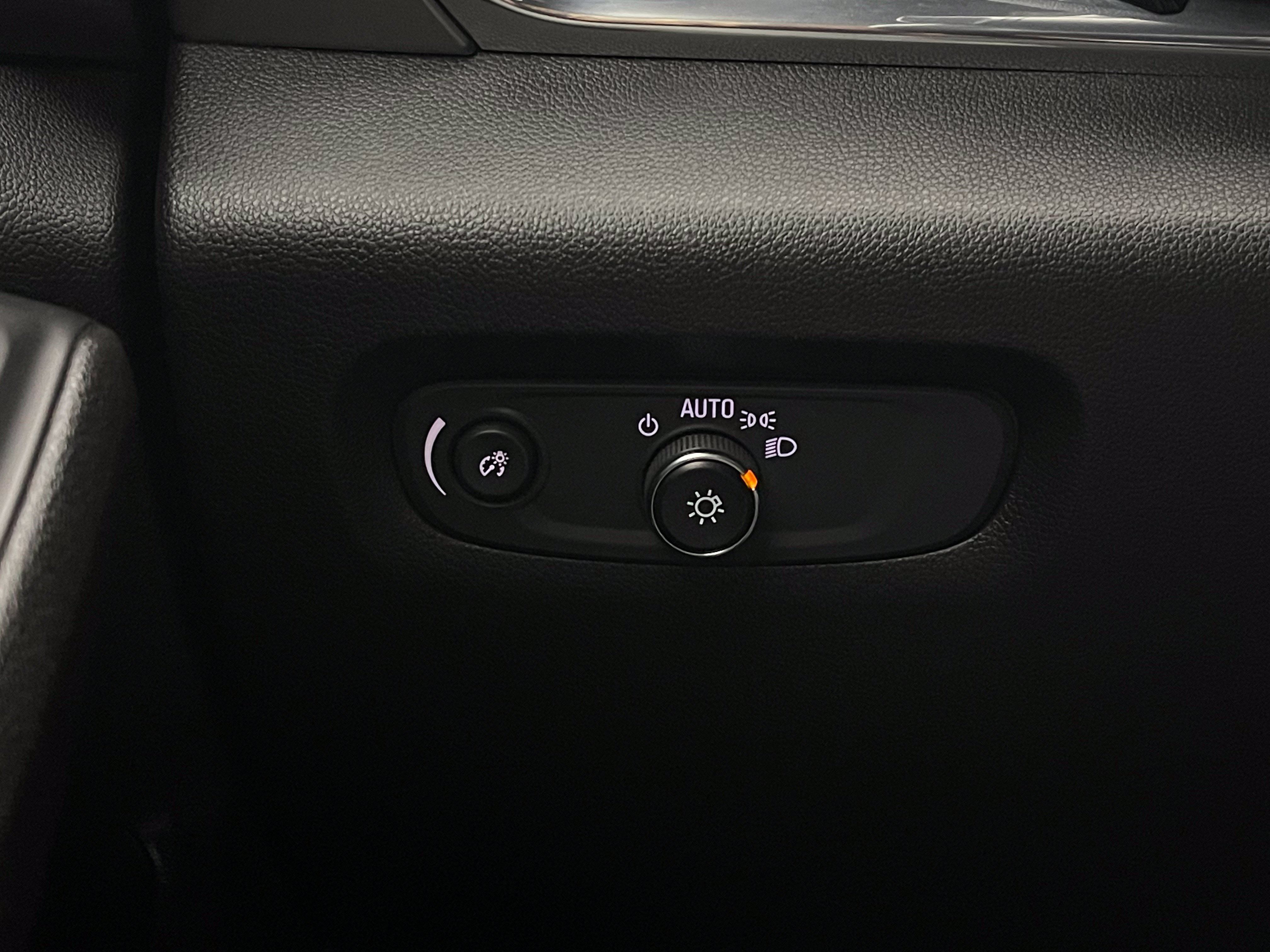 Used 2023 Chevrolet Traverse LT FWD image 22