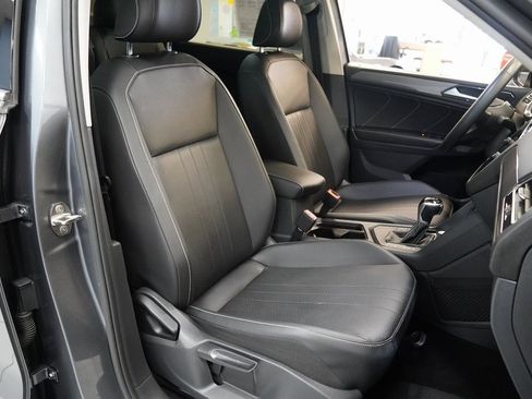 Used 2022 Volkswagen Tiguan SE image 28