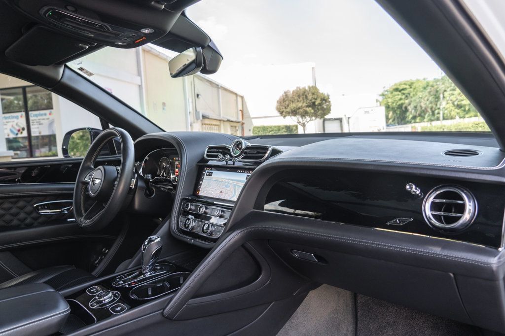 Used 2022 Bentley Bentayga AWD/4WD image 28