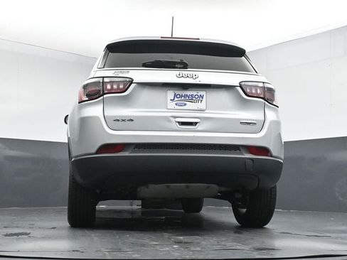 Used 2024 Jeep Compass Latitude AWD/4WD image 32