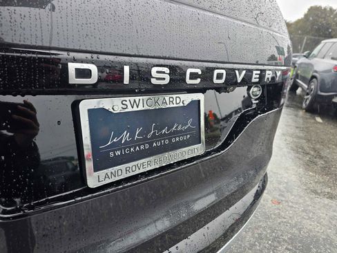 Used 2023 Land Rover Discovery Metropolitan Edition image 16