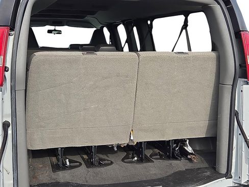 Used 2017 GMC Savana 3500 LT w/ LT Preferred Equipment Group image 8