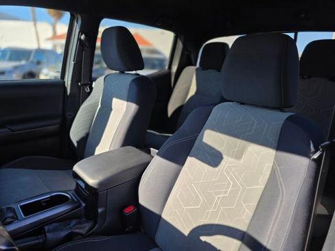 Used 2022 Toyota Tacoma TRD Off-Road image 16