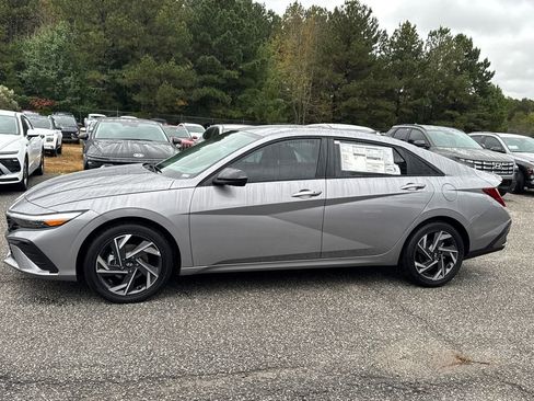 New 2025 Hyundai Elantra SEL image 2