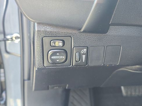 Used 2017 Toyota Corolla SE FWD image 24