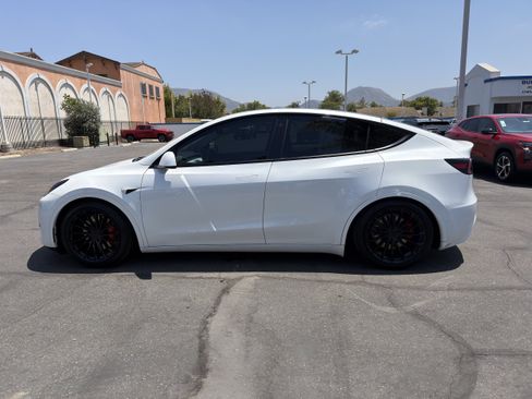 Used 2021 Tesla Model Y Long Range AWD/4WD image 5