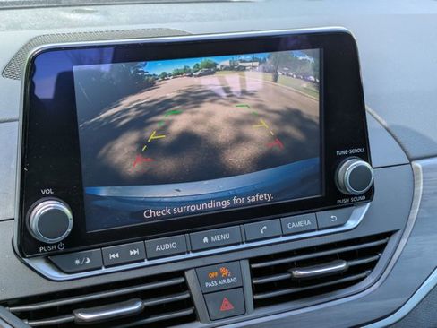 Used 2025 Nissan Altima 2.5 SV image 12