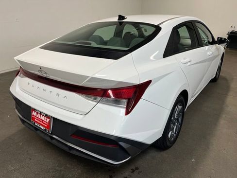Used 2024 Hyundai Elantra SEL FWD image 3