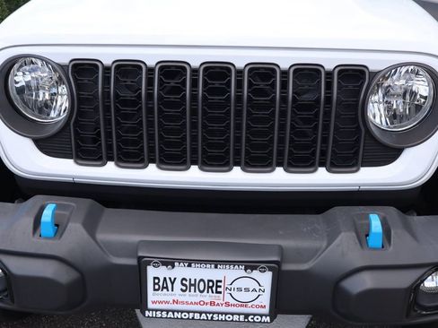 Used 2024 Jeep Wrangler Unlimited w/ Convenience Group AWD/4WD image 27