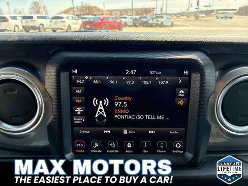 Used 2020 Jeep Wrangler Unlimited Sahara w/ Dual Top Group AWD/4WD image 26