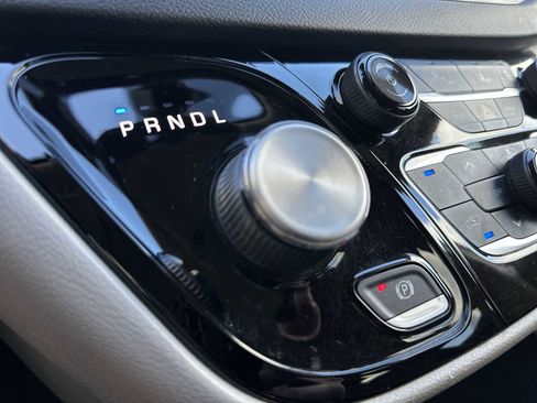Used 2021 Chrysler Pacifica Touring-L image 19