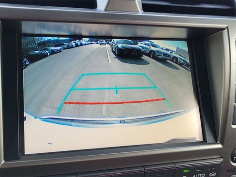 Used 2020 Lexus GX 460 Premium w/ Premium Package image 18