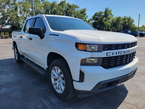 Used 2020 Chevrolet Silverado 1500 Custom w/ Custom Value Package AWD/4WD image 3