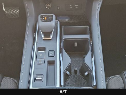 New 2026 Nissan Pathfinder SL image 25