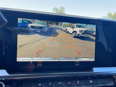 New 2026 GMC Sierra 1500 SLE image 17