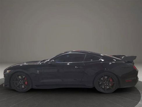 Used 2021 Ford Mustang Shelby GT500 w/ Carbon Fiber Track Pack RWD image 3