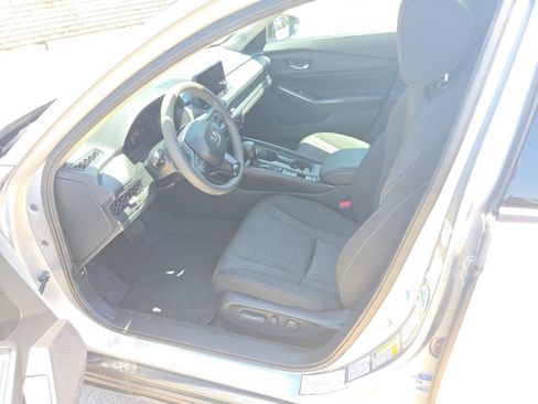Used 2025 Honda Accord SE image 4