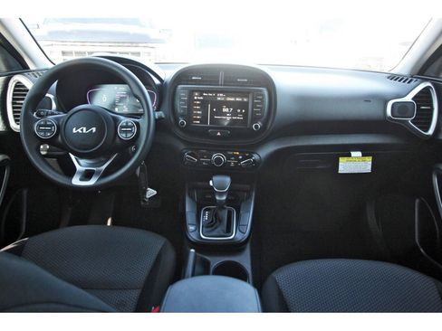 Used 2025 Kia Soul LX w/ LX Technology Package image 11
